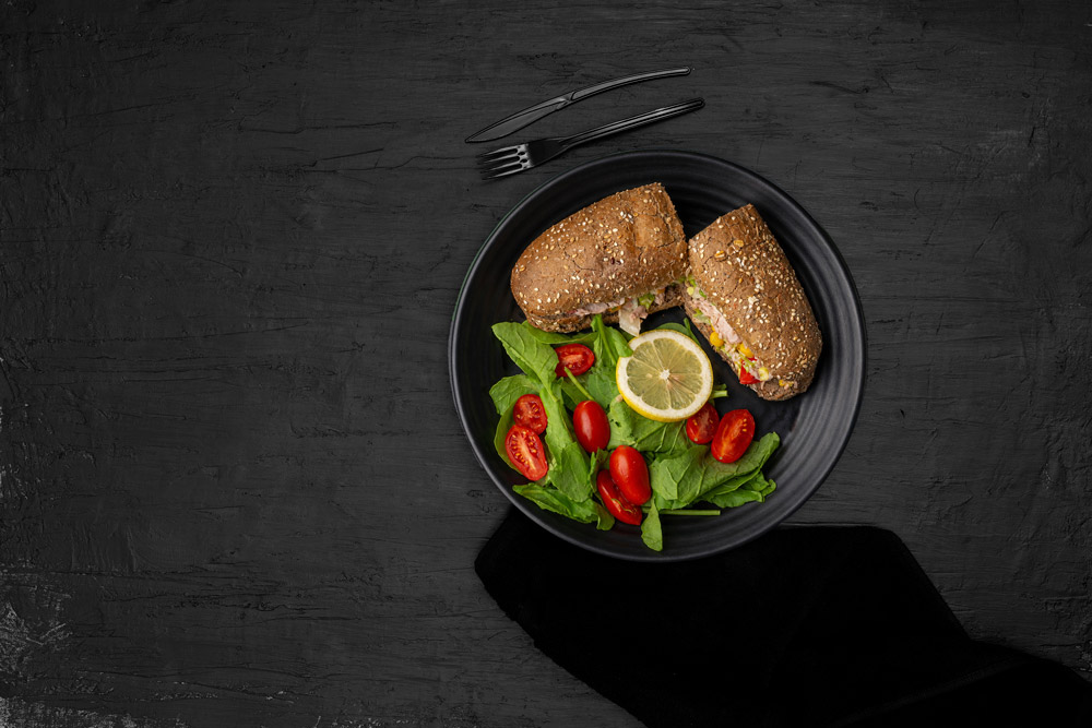 Tuna Sandwich (389 Cal | P:33G)